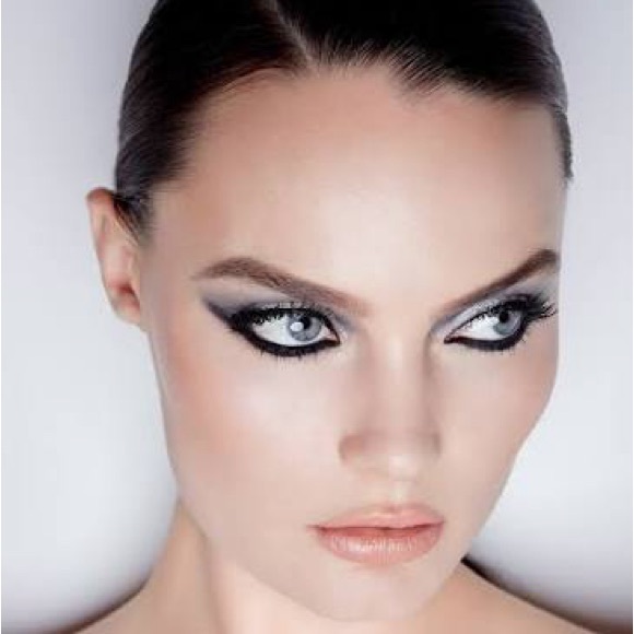 UZO Beauty Blaque Liquide Eyeliner NEW - Picture 2 of 4